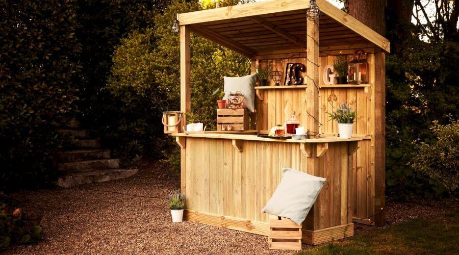 Have a small outdoor kitchen | savewithnerds