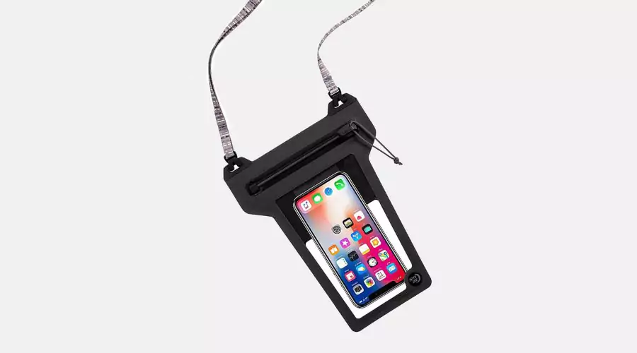 Features of The Best Waterproof Phone Pouch
