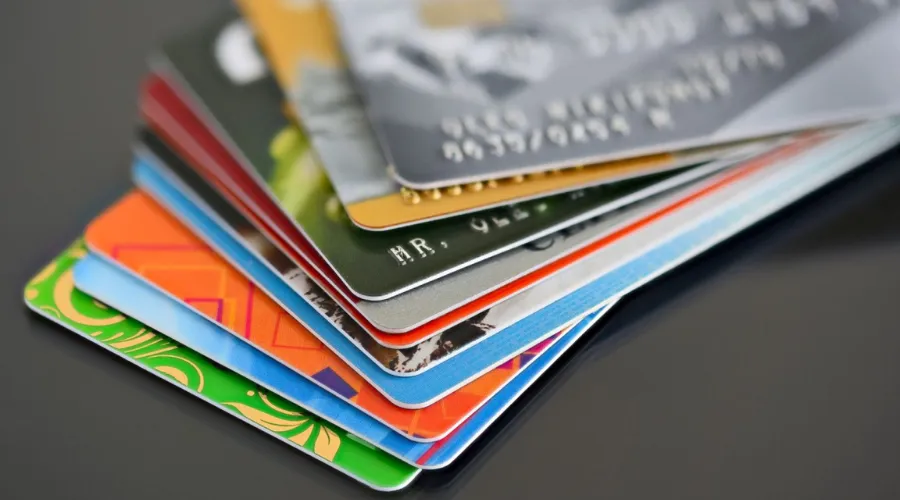 What are the benefits of getting a custom metal debit card