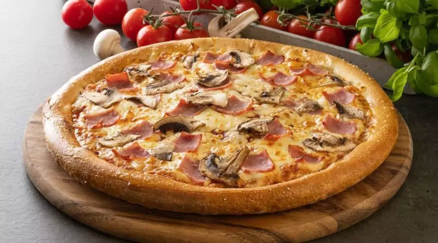 What do you get in Domino’s Chicken Feast Pizza?