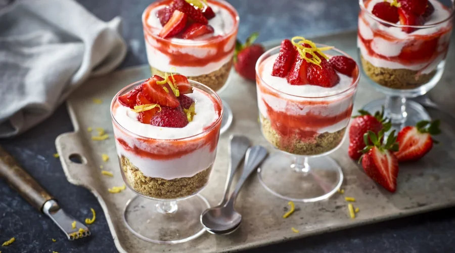 Quick strawberry cheesecake pots